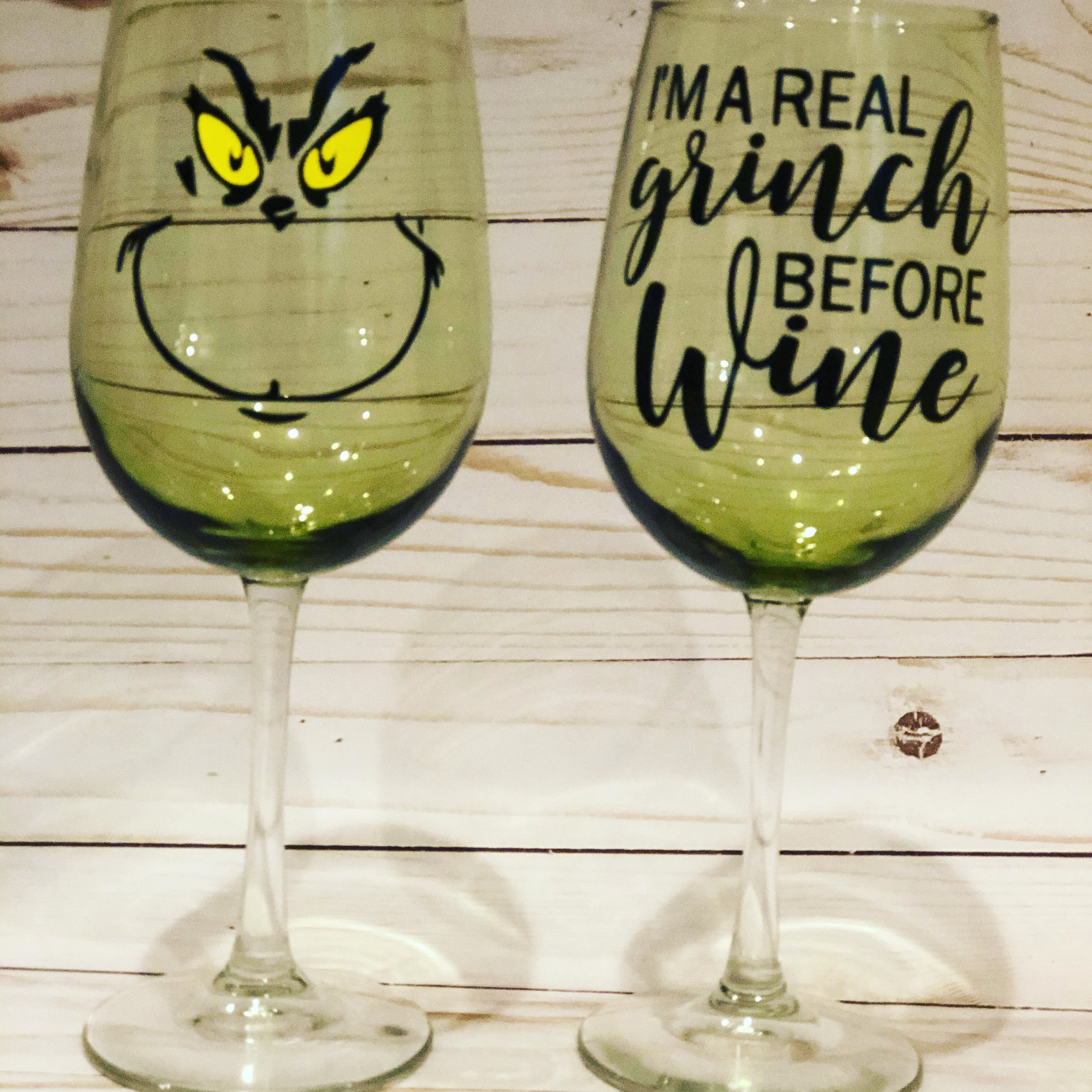 The Grinch Wine Glass Set